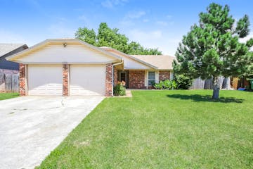 1001 Walsh Ln Yukon, OK 73099